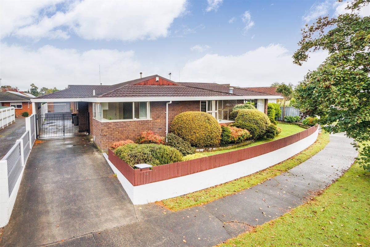 33 Rennie Avenue, Milson, Palmerston North - Carousel 1