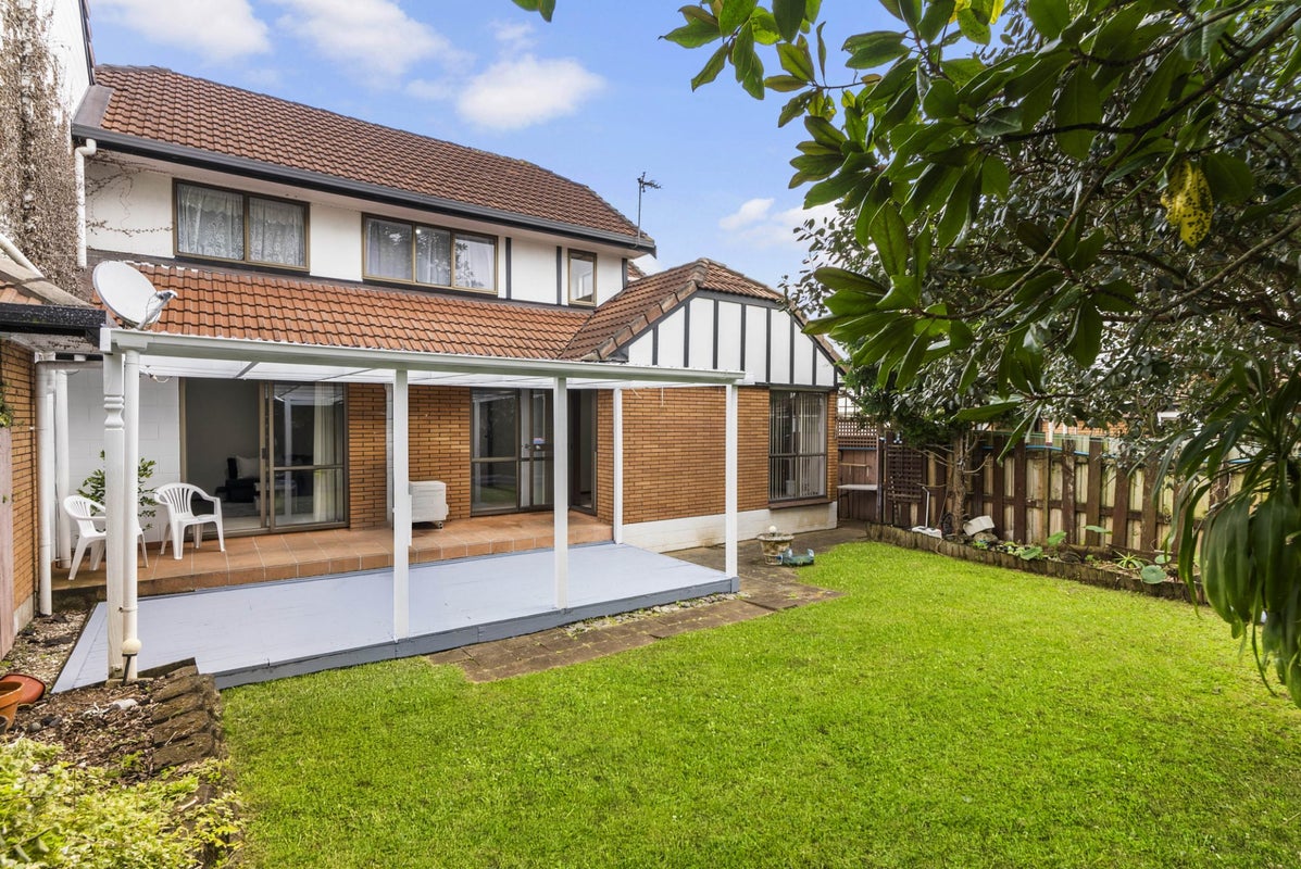 2/7 Roslyn Road, Mount Wellington, Auckland - Carousel 1