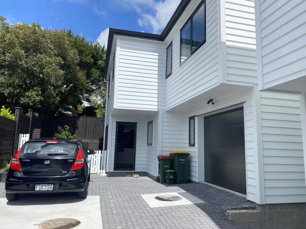 31D Weldene Avenue, Glenfield, Auckland - Carousel 1