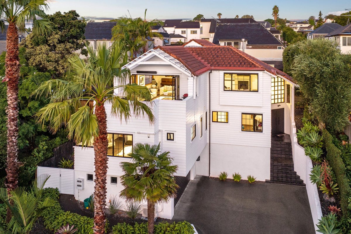 48 The Parade, St Heliers, Auckland - Carousel 1