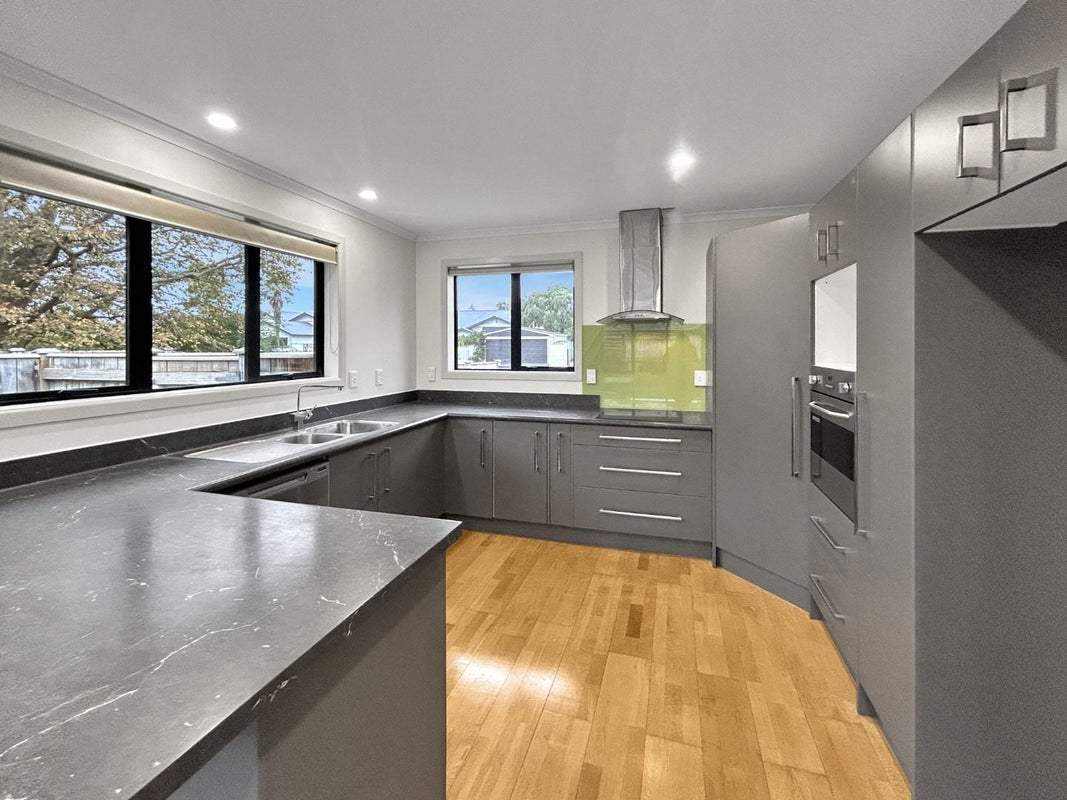 3 Palm Avenue, Hokowhitu, Palmerston North - Carousel 2
