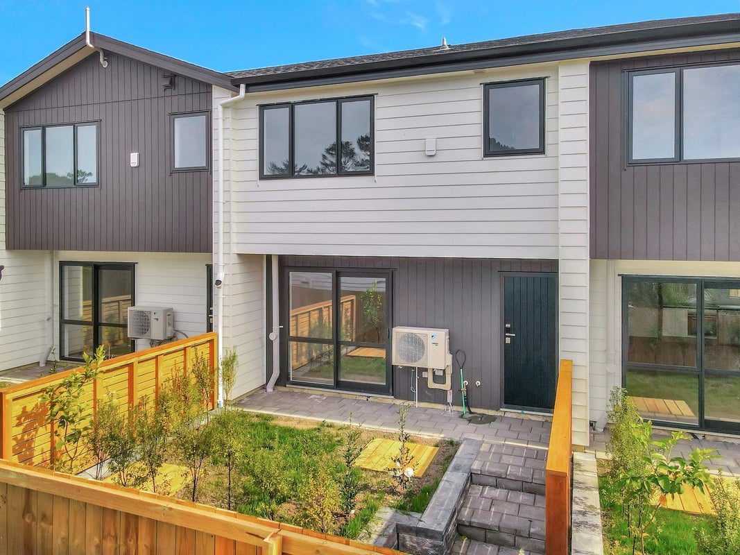 7D Valron Road, Te Atatu South, Auckland - Carousel 1