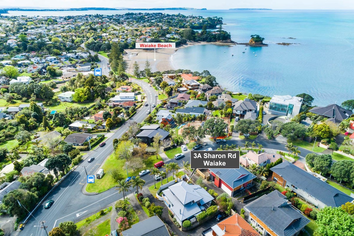 1/3 Sharon Road, Waiake, Auckland - Carousel 1