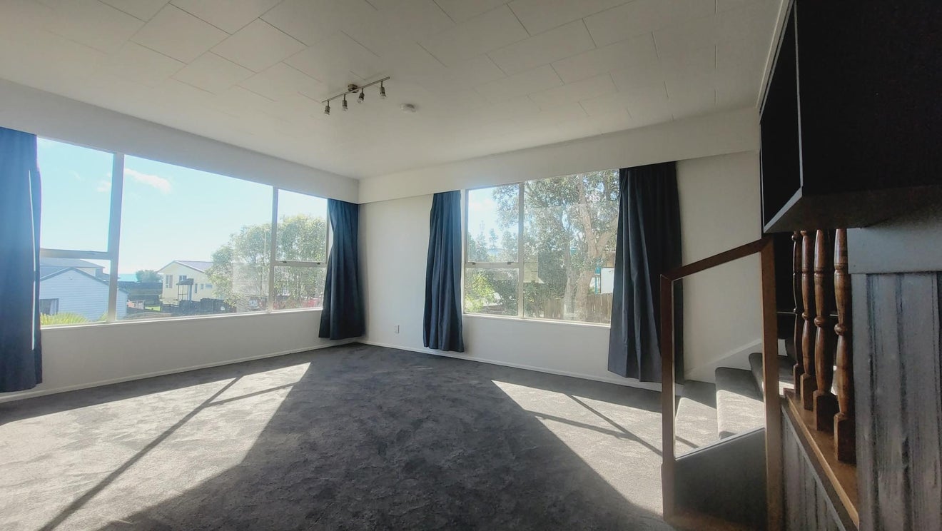 114 Gloaming Hill, Titahi Bay, Porirua - Carousel 2