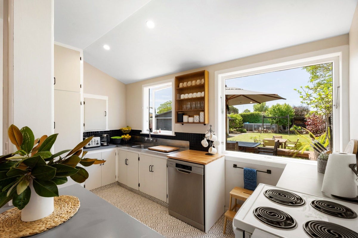 910 Dufferin Street, Akina, Hastings - Carousel 2