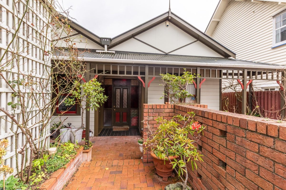 16 Selwyn Terrace, Thorndon, Wellington - Carousel 12