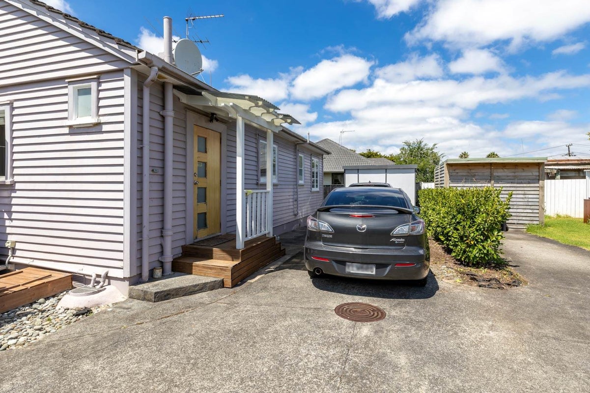 23 Ropata Avenue, Point England, Auckland - Carousel 13