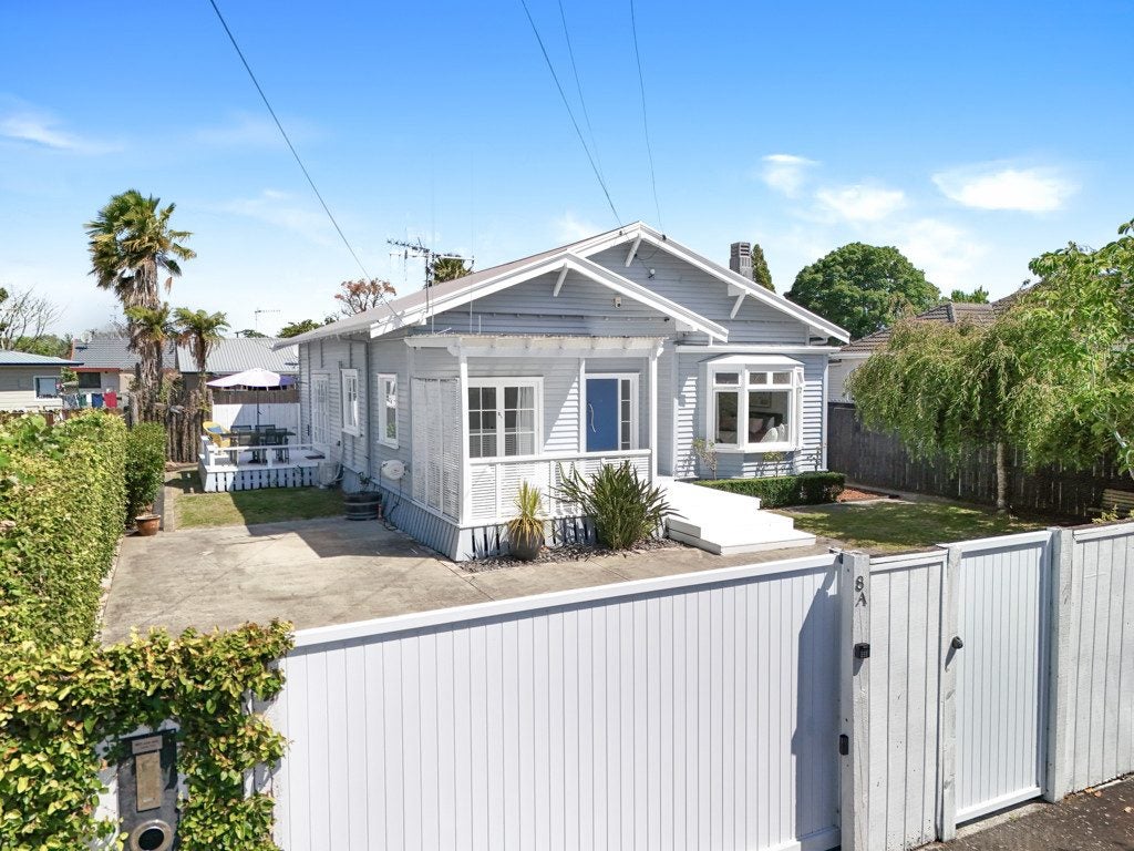 8A Bains Avenue, Hamilton East, Hamilton - Carousel 18