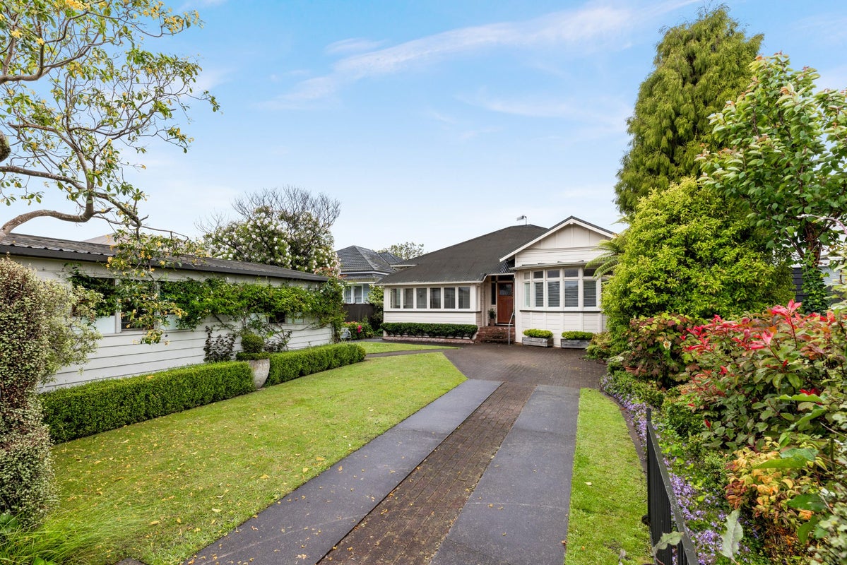22 Nelson Crescent, Napier South, Napier - Carousel 2