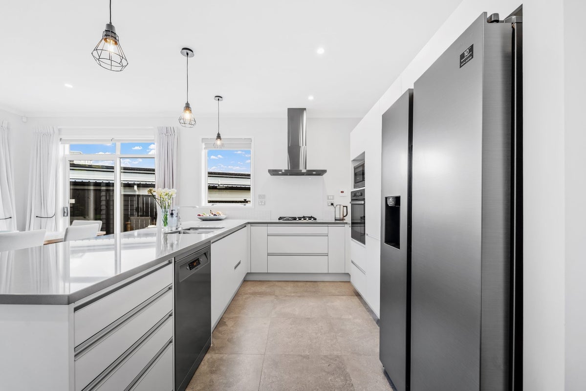 92 Arran Point Parade, Orewa, Orewa - Carousel 2
