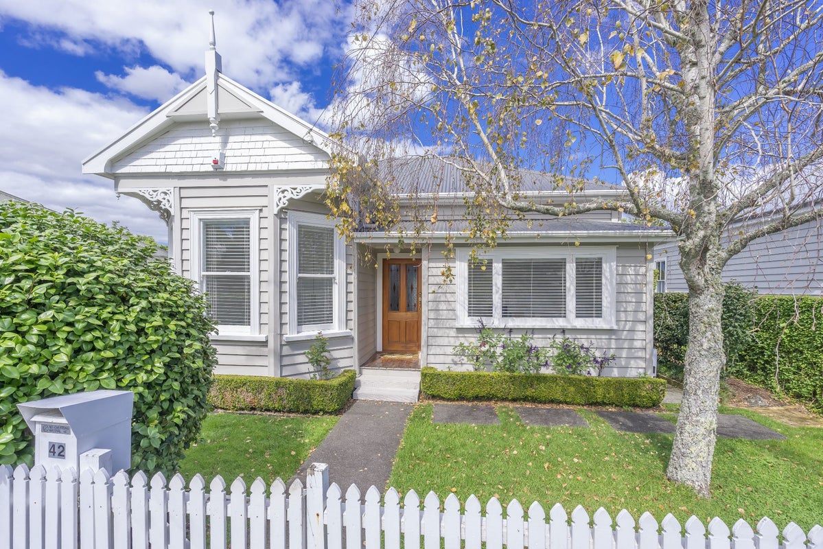 42 Burnley Terrace, Mount Eden, Auckland - Carousel 1