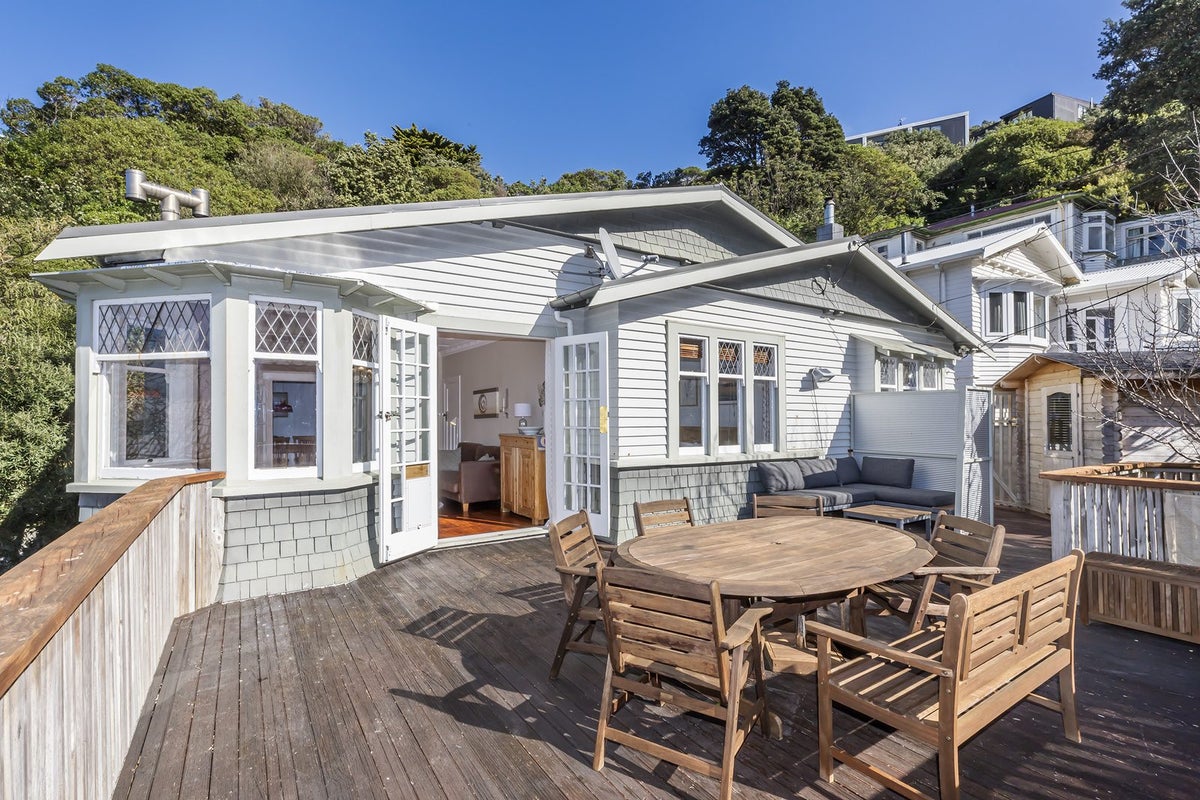 13 Valley Street, Island Bay, Wellington - Carousel 1