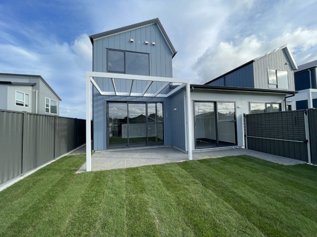 16 Hokioi Drive, Kenepuru, Porirua - Carousel 1