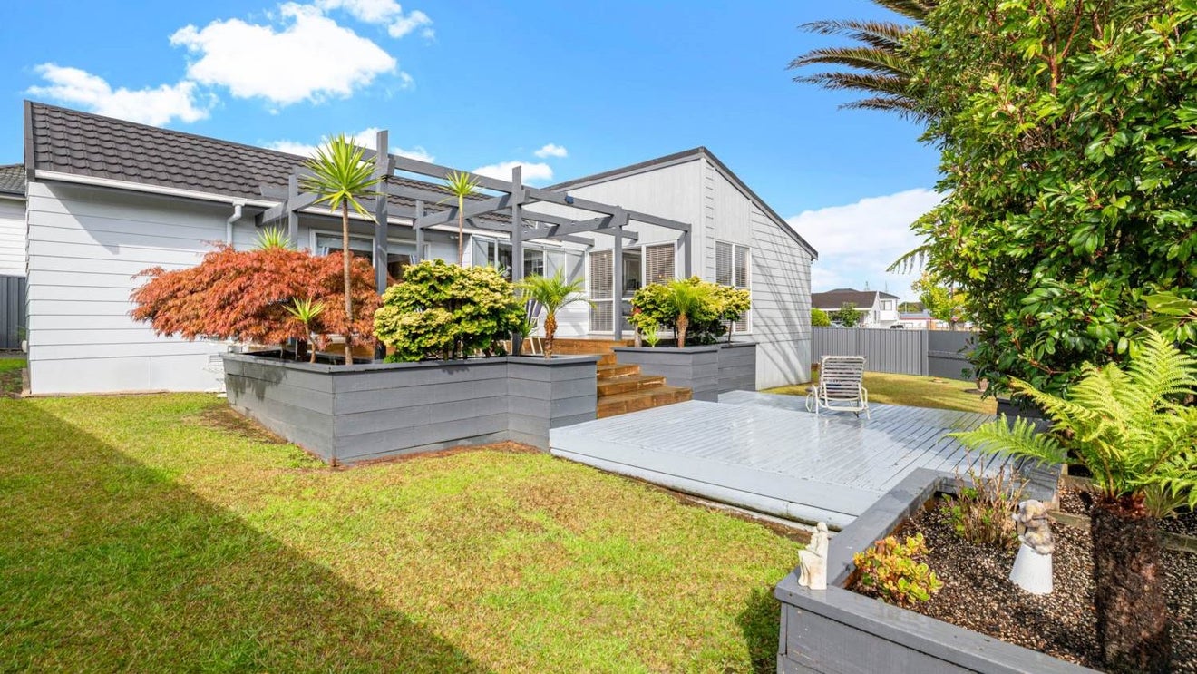 106 Aviemore Drive, Highland Park, Auckland - Carousel 1