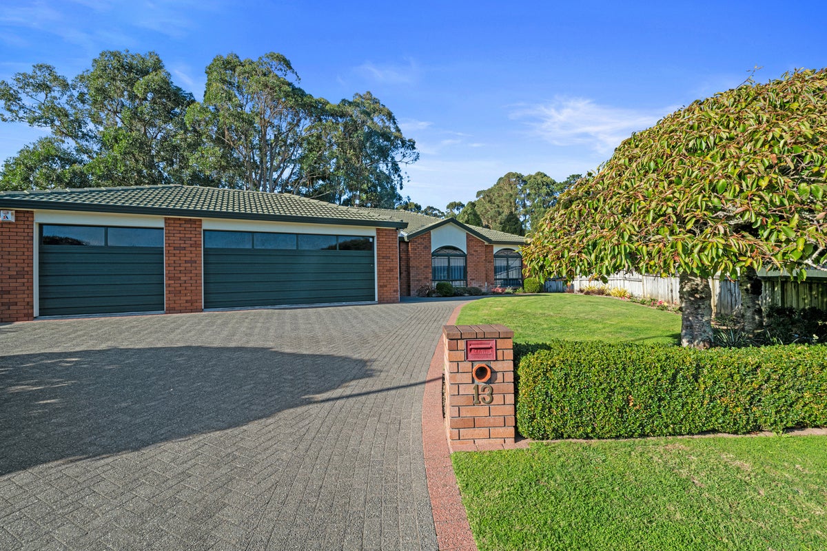 13 Reynolds Drive, Glenview, Hamilton - Carousel 1