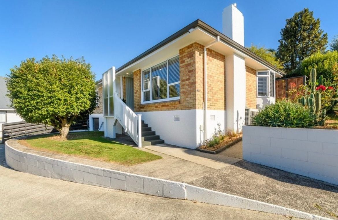 24 Warwick Place, Brookfield, Tauranga - Carousel 1