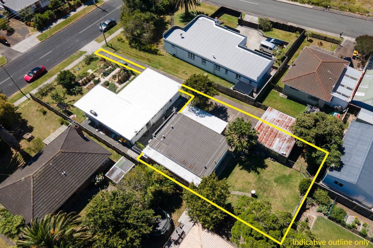 2/24 Newington Road, Henderson, Auckland - Carousel 24