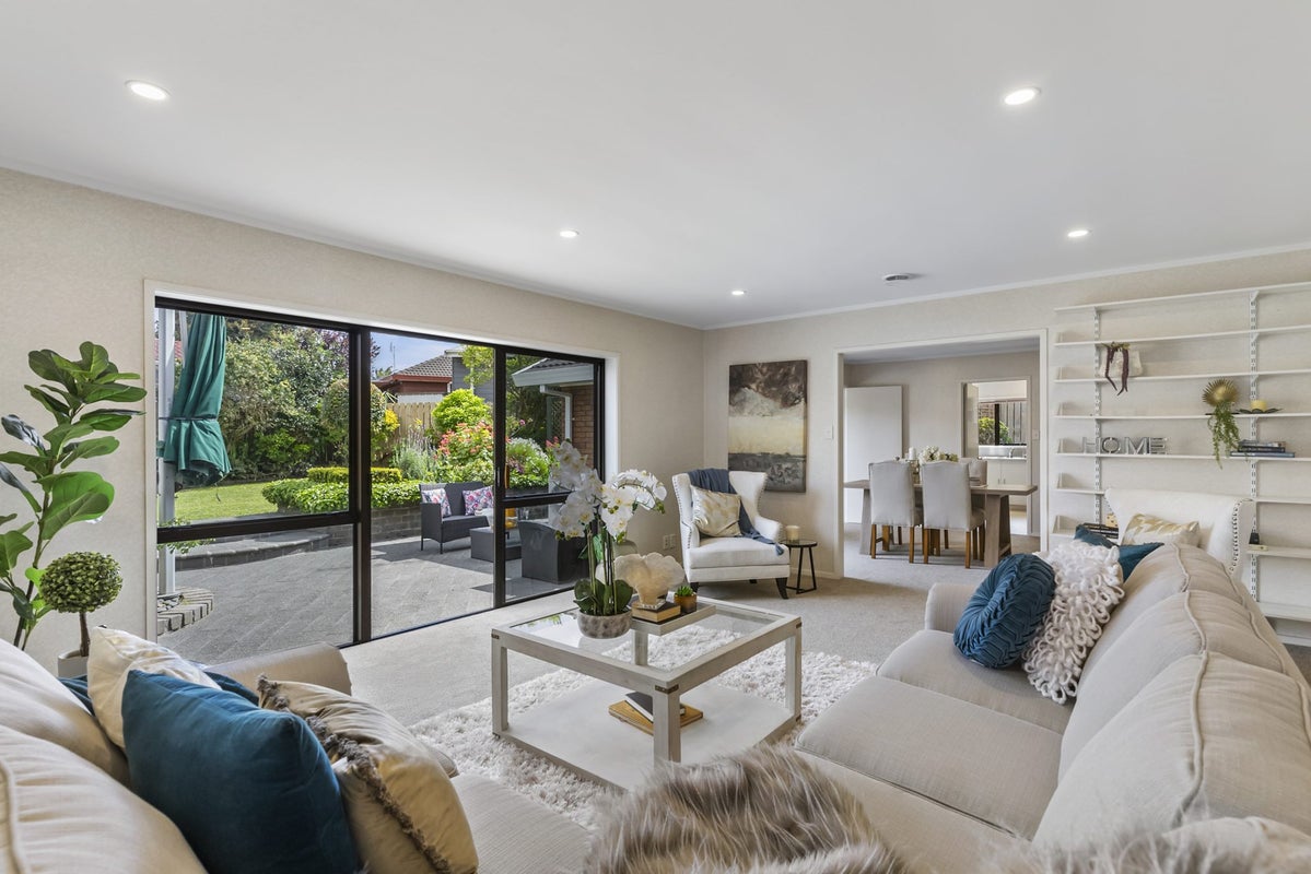 17 Channing Crescent, Botany Downs, Auckland - Carousel 2