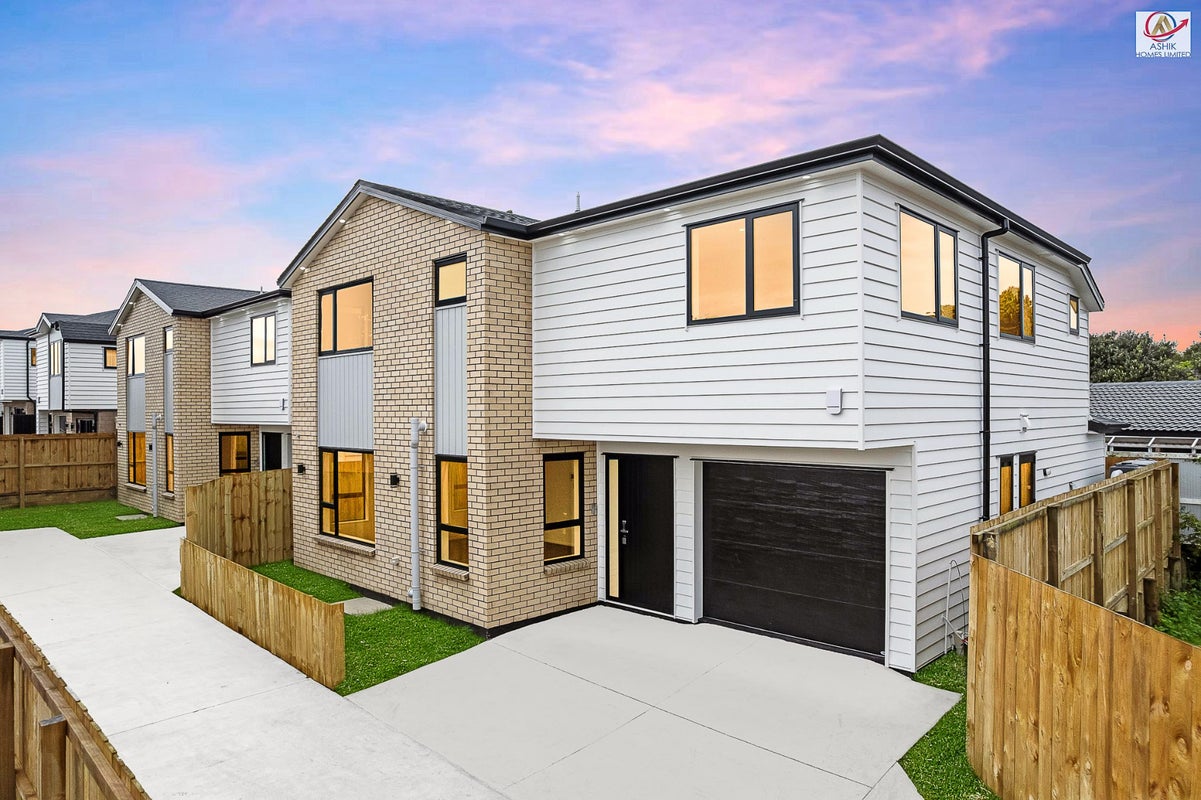 11 McInnes Road, Weymouth, Auckland - Carousel 1