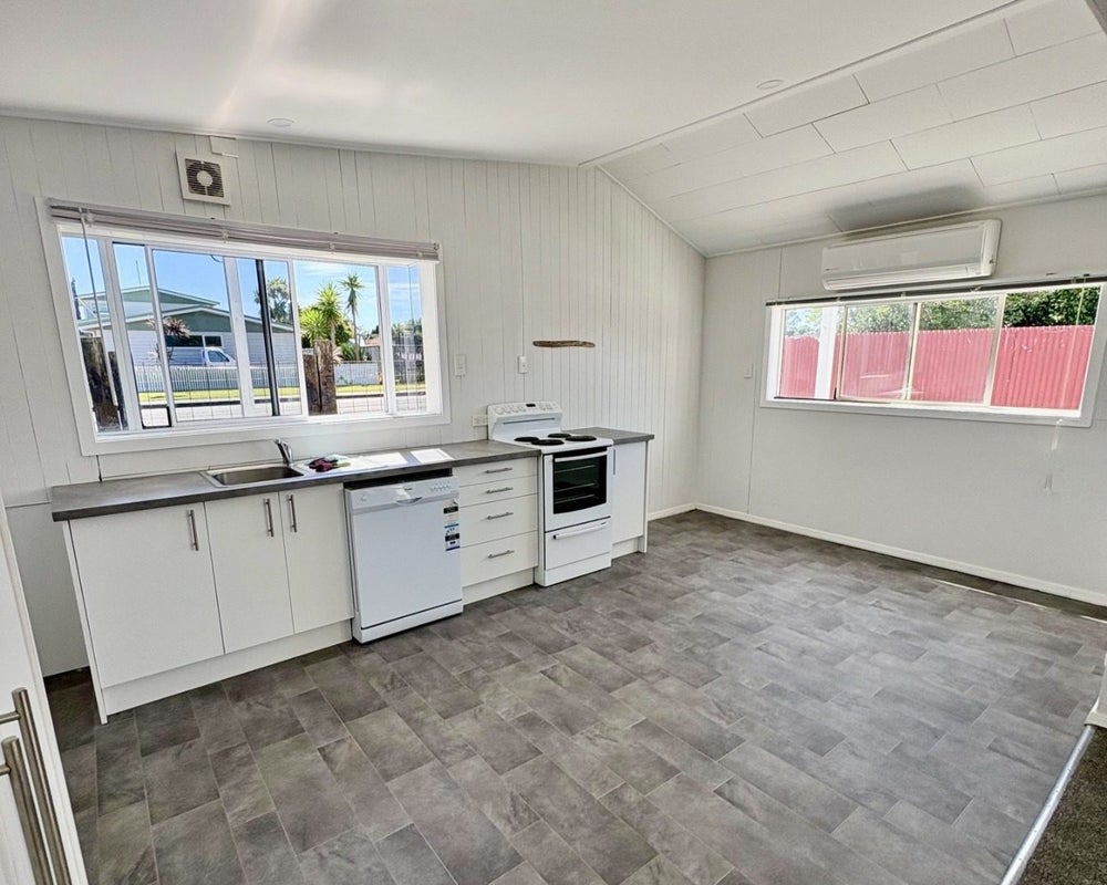 27 Cook Street, Carters Beach, Westport - Carousel 2