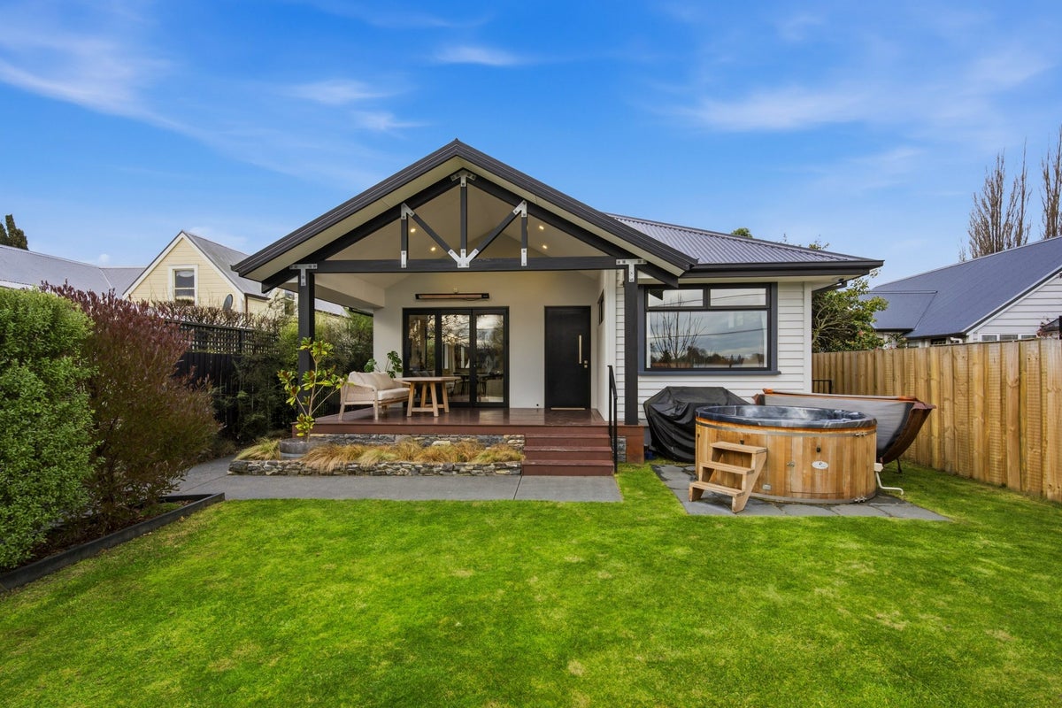205 Fifield Terrace, Opawa, Christchurch - Carousel 1
