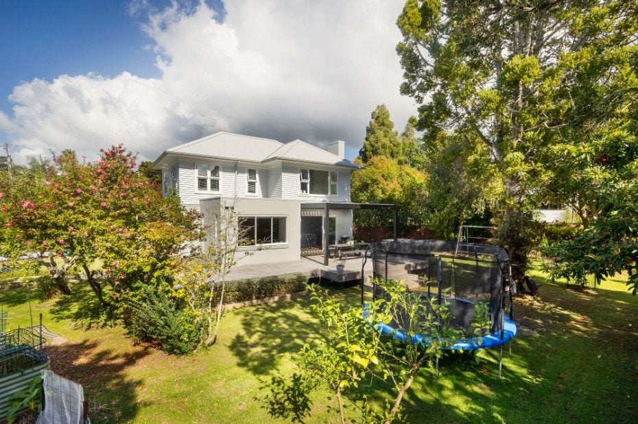 11 Westbourne Road, Murrays Bay, Auckland - Carousel 1