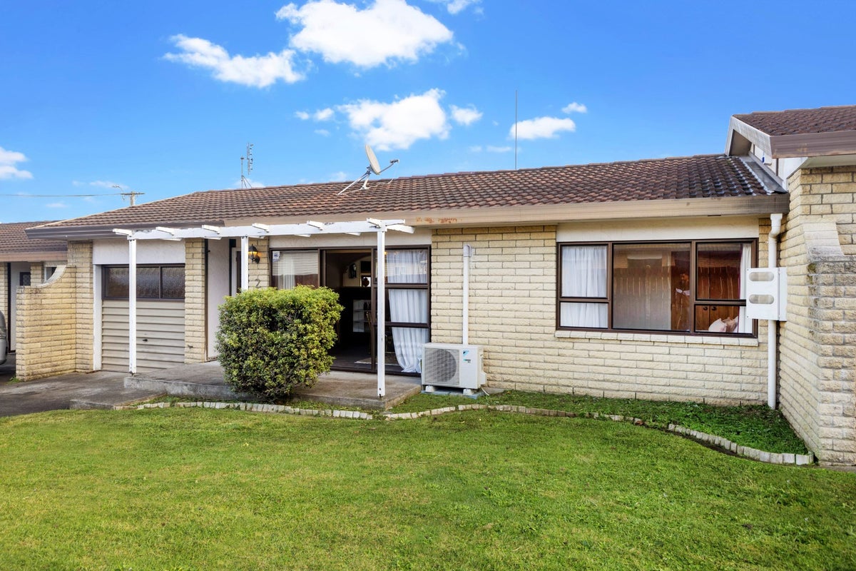 2/6 Glenora Road, Takanini, Auckland - Carousel 2
