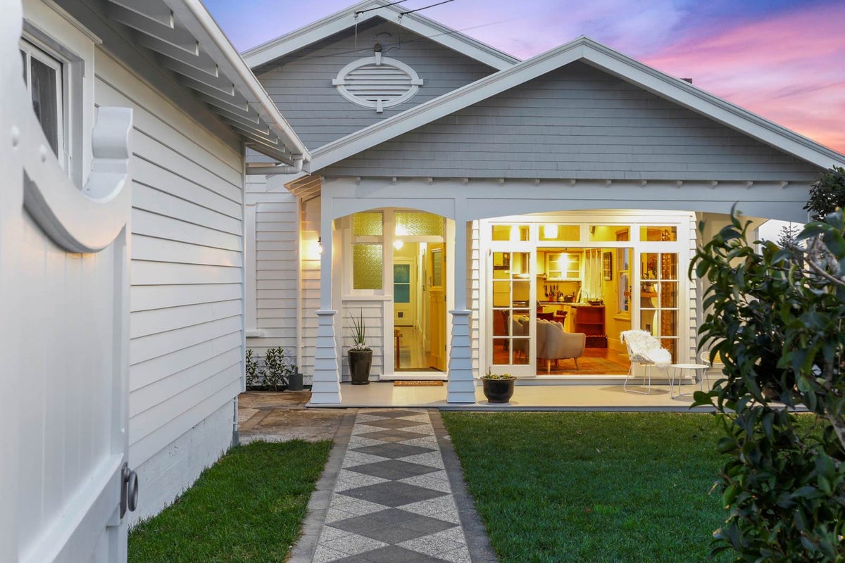 14 Kingsview Road, Mount Eden, Auckland - Carousel 1