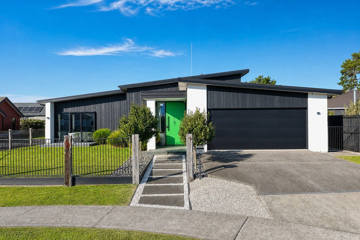 24 Matawhero Place, Hamilton - Carousel 1