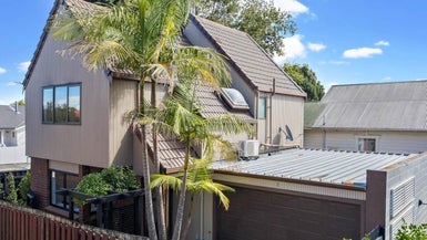 6 Springwood Place, Mount Eden, Auckland - Carousel 1