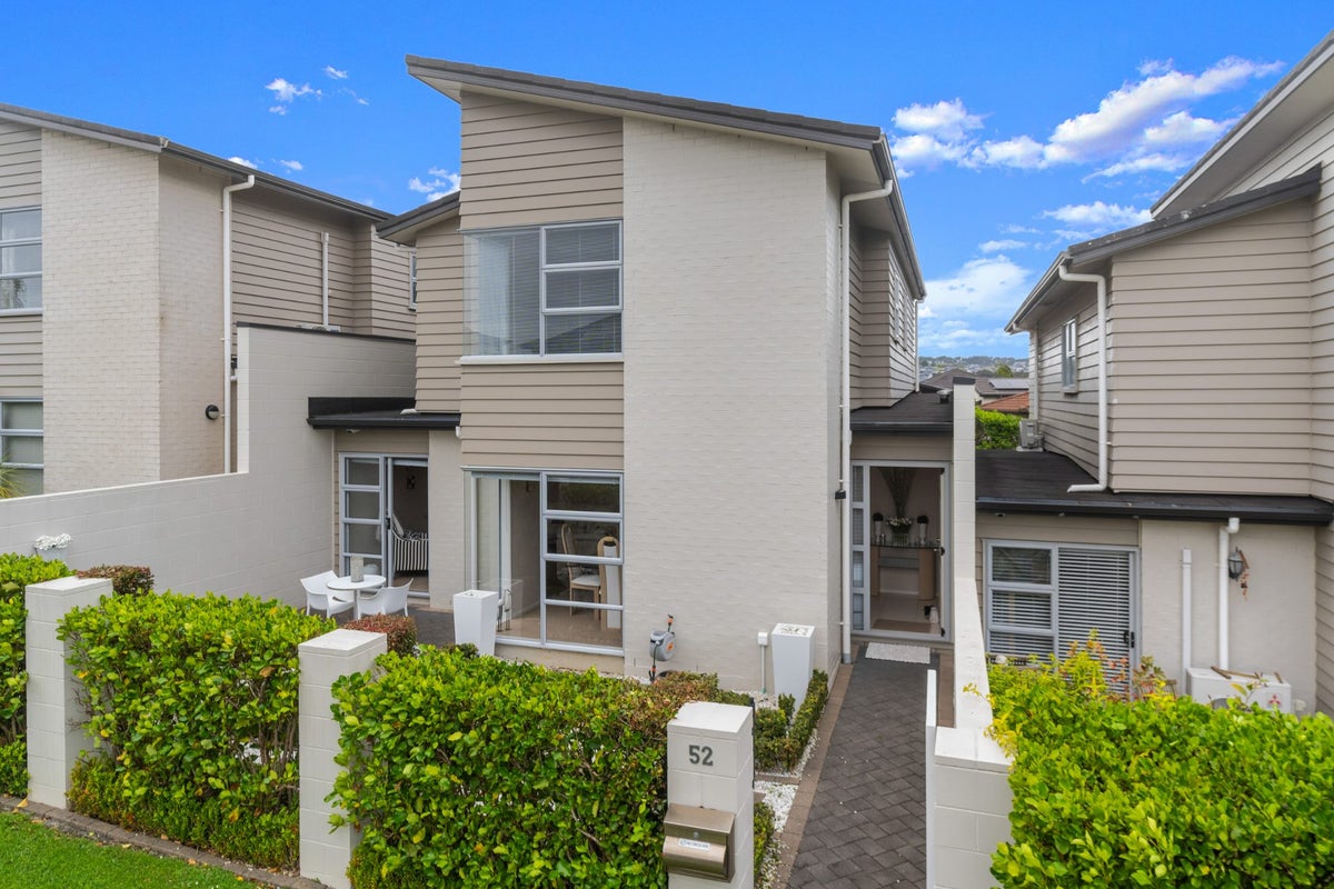 52 Topland Drive, Flat Bush, Auckland - Carousel 2