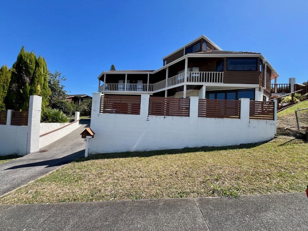 62 Francis Curtis Avenue, Blockhouse Bay, Auckland - Carousel 1