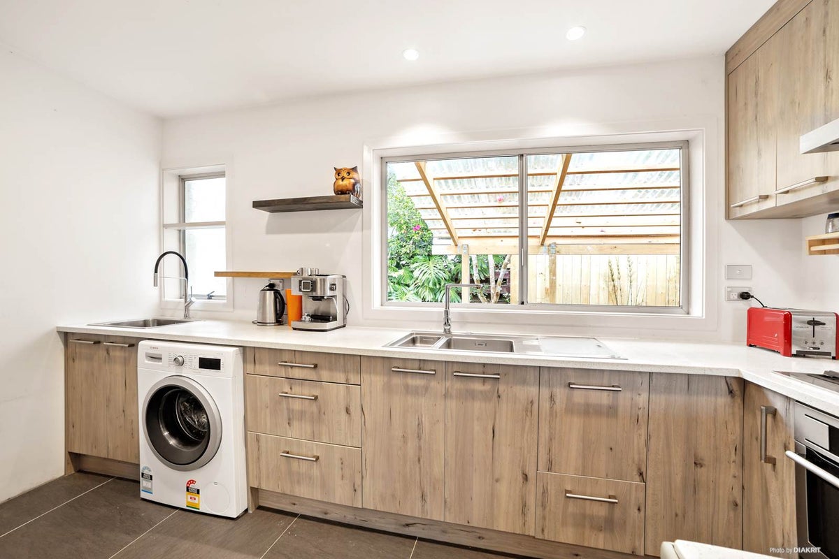 1/9 Lingham Crescent, Torbay, Auckland - Carousel 2