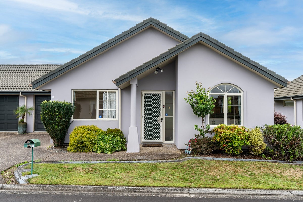 27/16 Rototuna Road, Flagstaff, Hamilton - Carousel 1