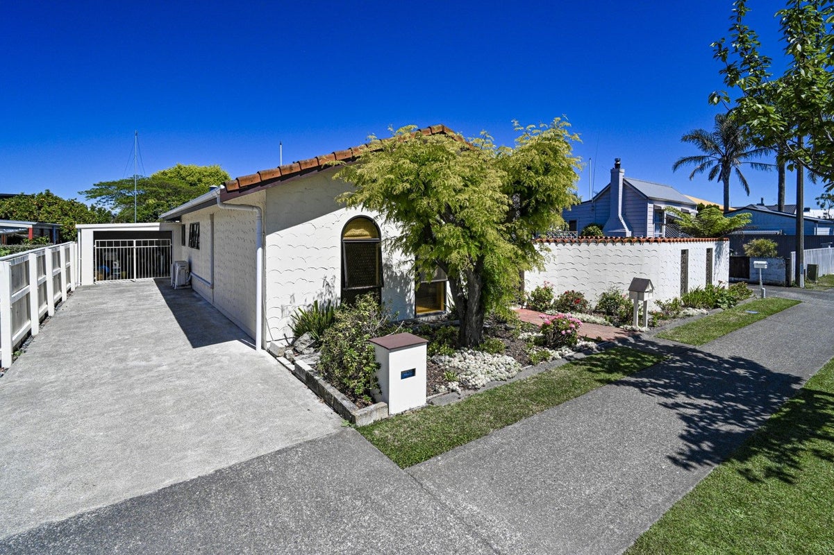 810 Eaton Road, Saint Leonards, Hastings - Carousel 18