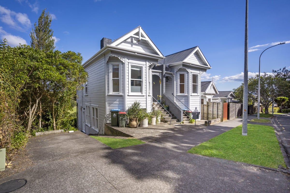 36 West End Road, Herne Bay, Auckland - Carousel 1