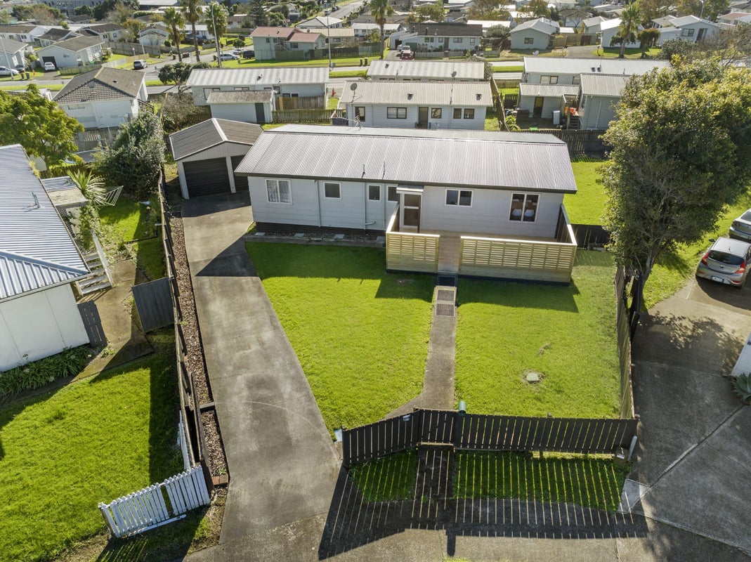 8 Constance Place, Clover Park, Auckland - Carousel 2