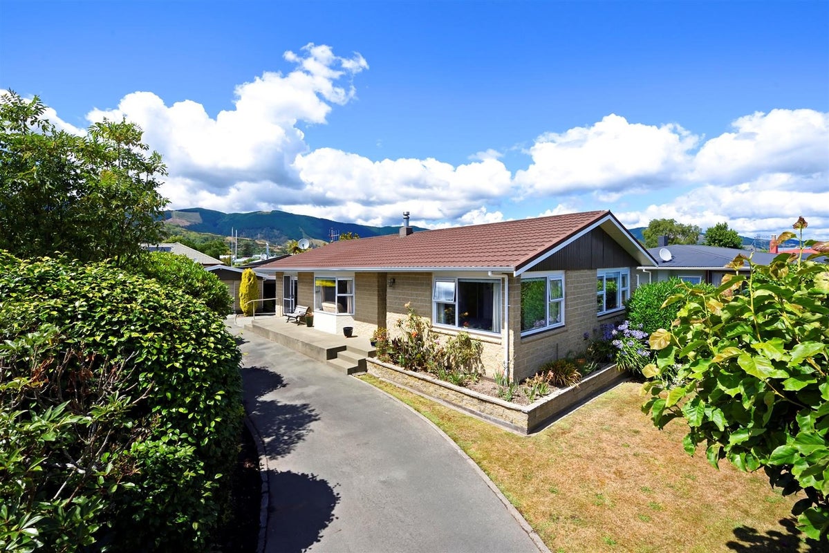 15 Tennyson Crescent, Stoke, Nelson - Carousel 1