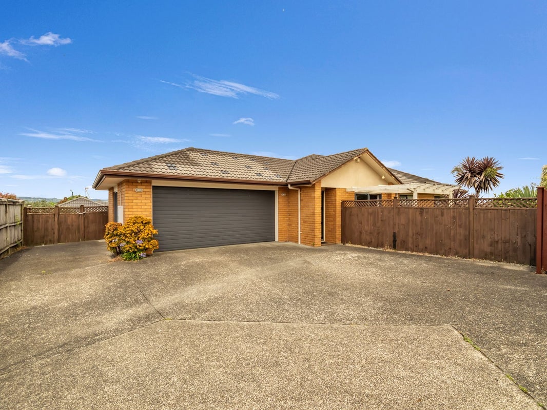 16 Ironstone Place, Randwick Park, Auckland - Carousel 1