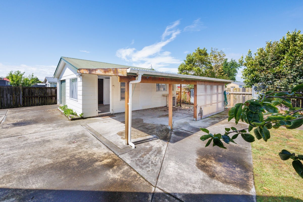 14 Hillcrest Drive, Kelvin Grove, Palmerston North - Carousel 2