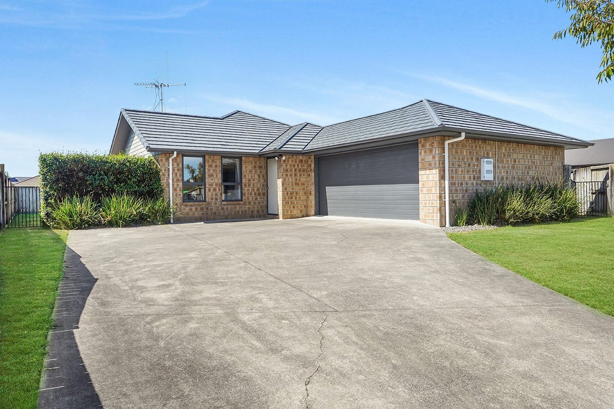 28 Chesham Street, Rototuna North, Hamilton - Carousel 1