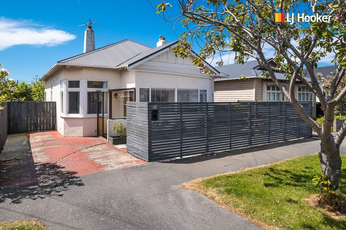 13 Trafalgar Street, Saint Kilda, Dunedin - Carousel 1
