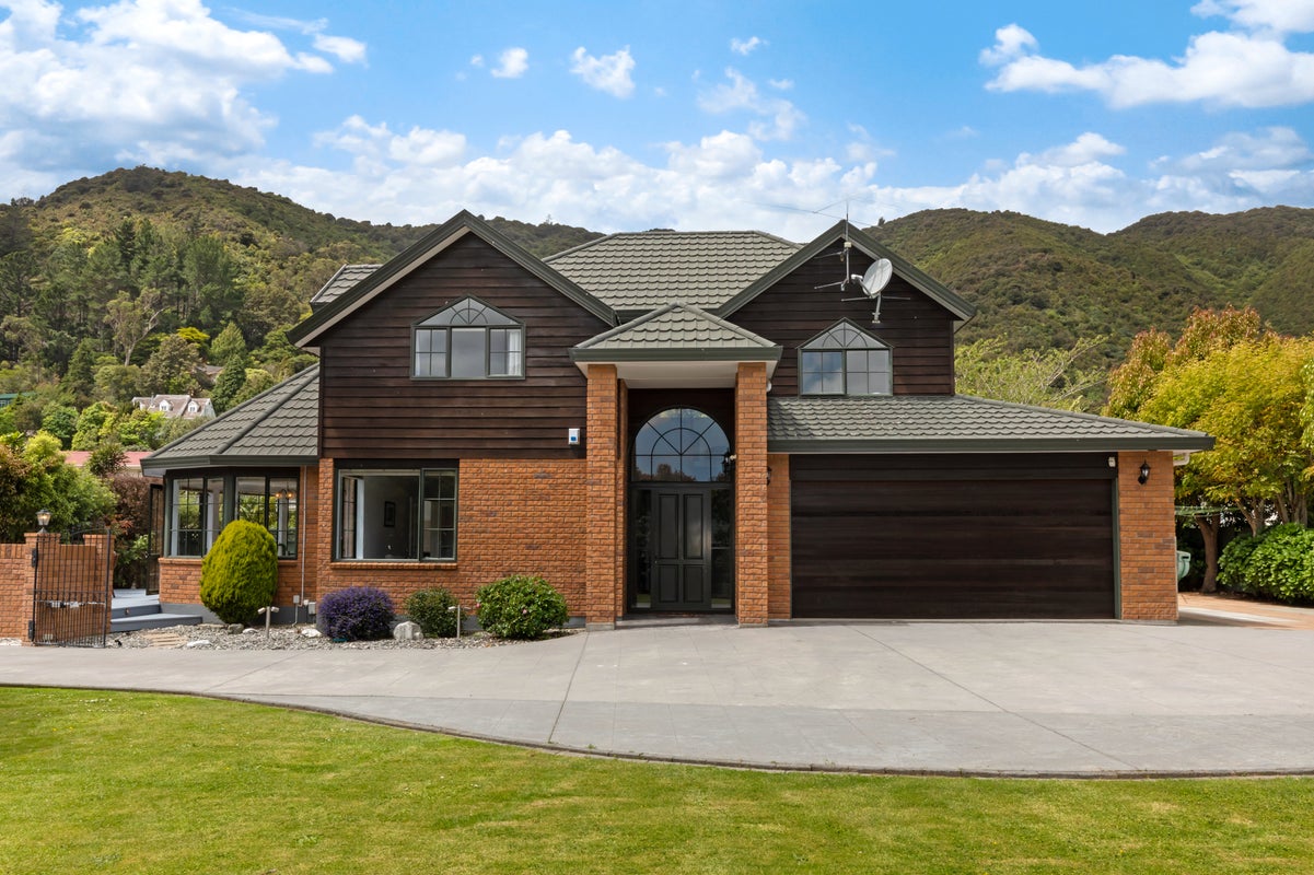 40A NORTON PARK AVE, Fairfield, Lower Hutt - Carousel 1