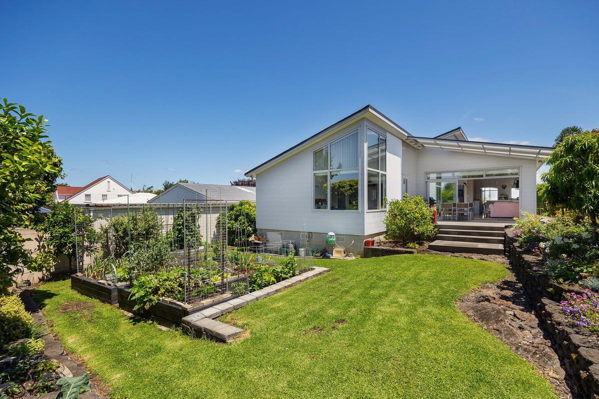 6 Caughey Place, Mount Albert, Auckland - Carousel 2