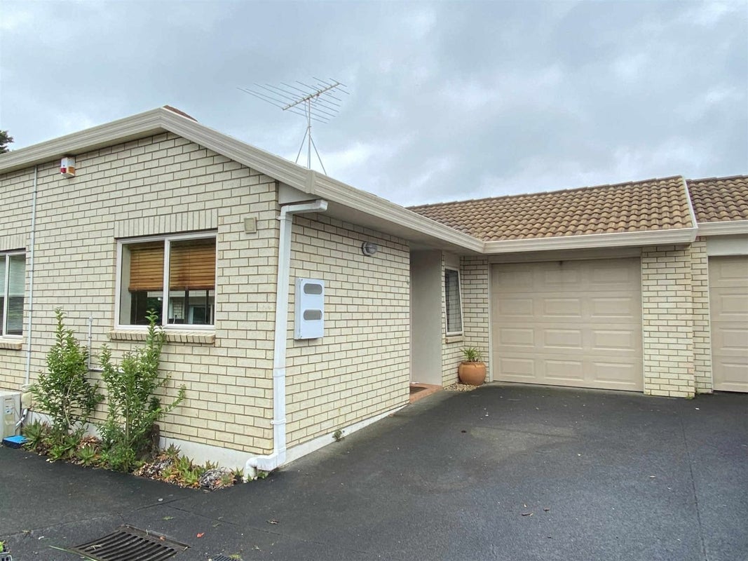 4/10 Ridge Road, Howick, Auckland - Carousel 1