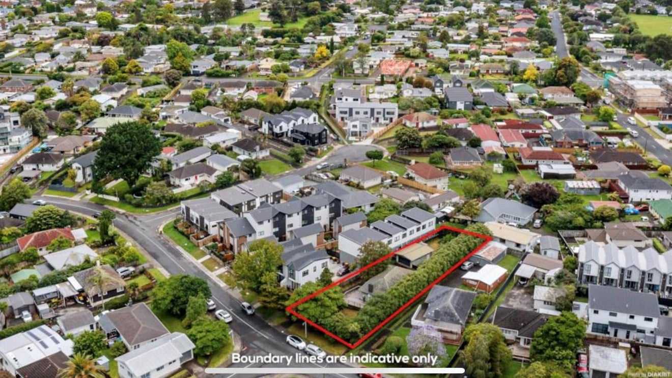 37 Kervil Avenue, Te Atatu Peninsula, Auckland - Carousel 1