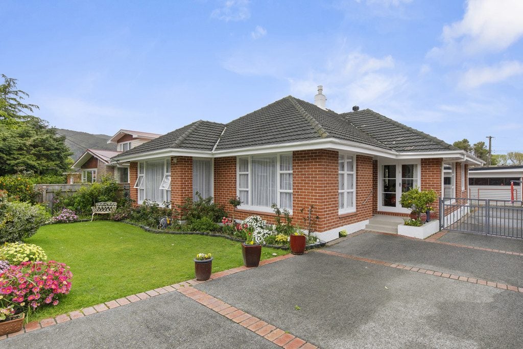 4 Parnell Street, Fairfield, Lower Hutt, Wellington - Carousel 1
