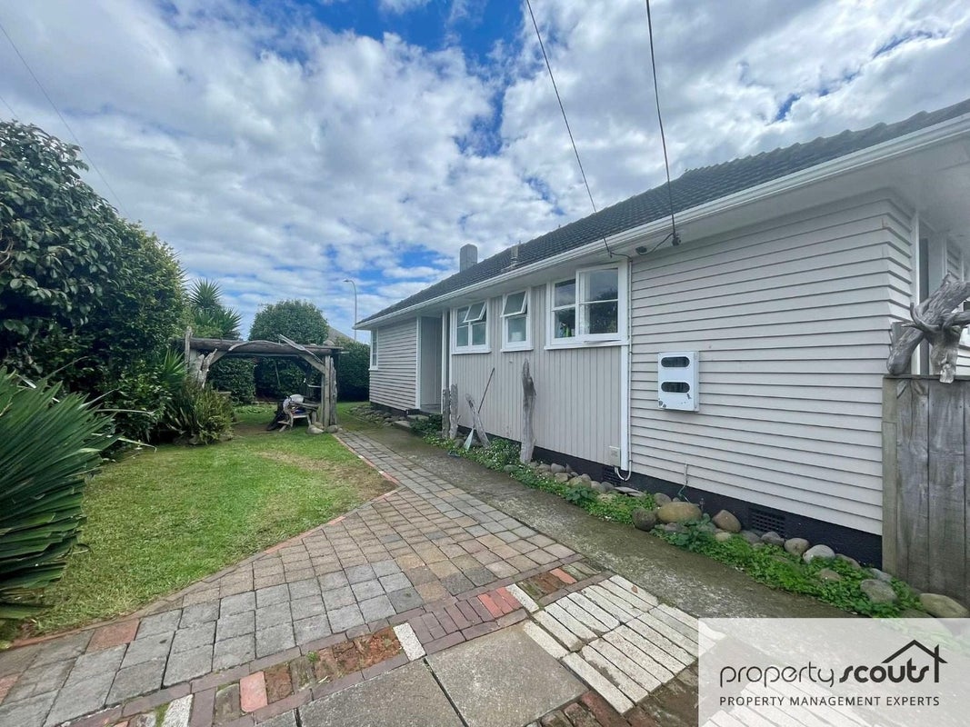 9 Karaka Street, Merrilands, New Plymouth - Carousel 2