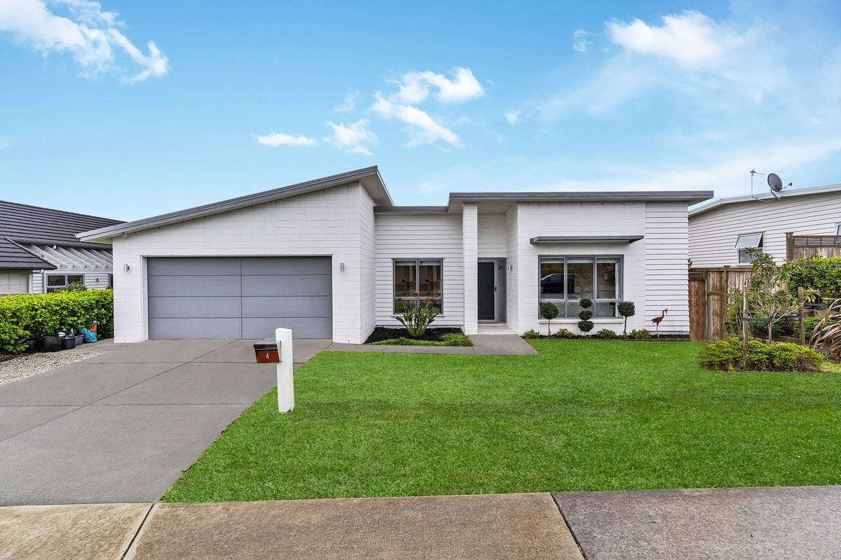 4 Gelderland Way, Karaka, Papakura - Carousel 1