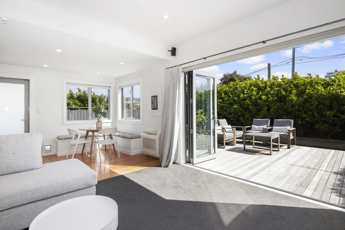 20 Byron Street, Miramar, Wellington - Carousel 2